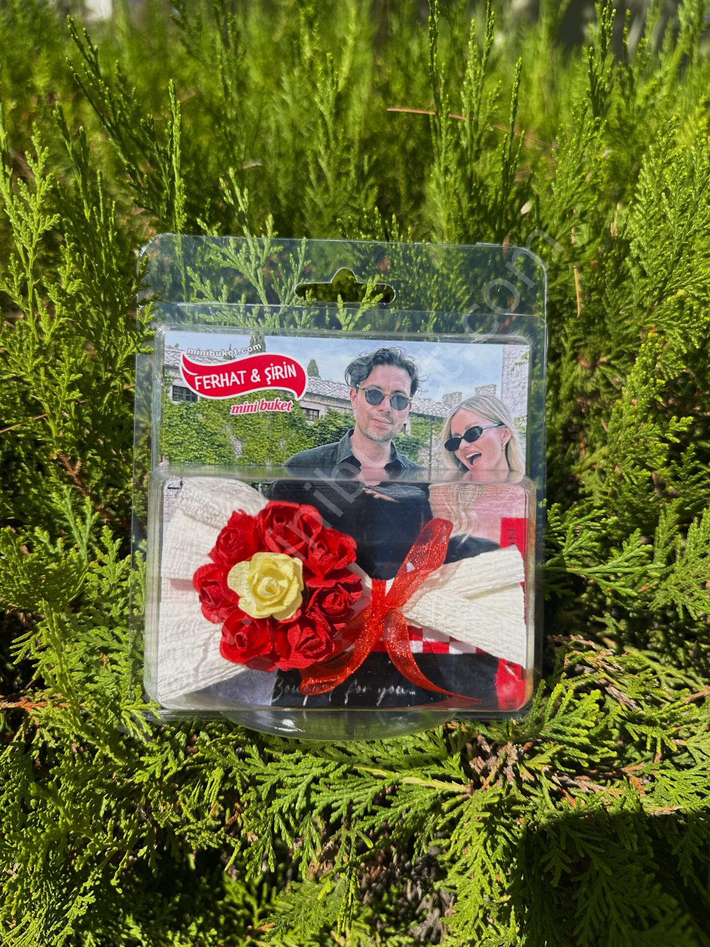 Kişiye Özel Love Flowers Kırmızı Çiçek Buketi