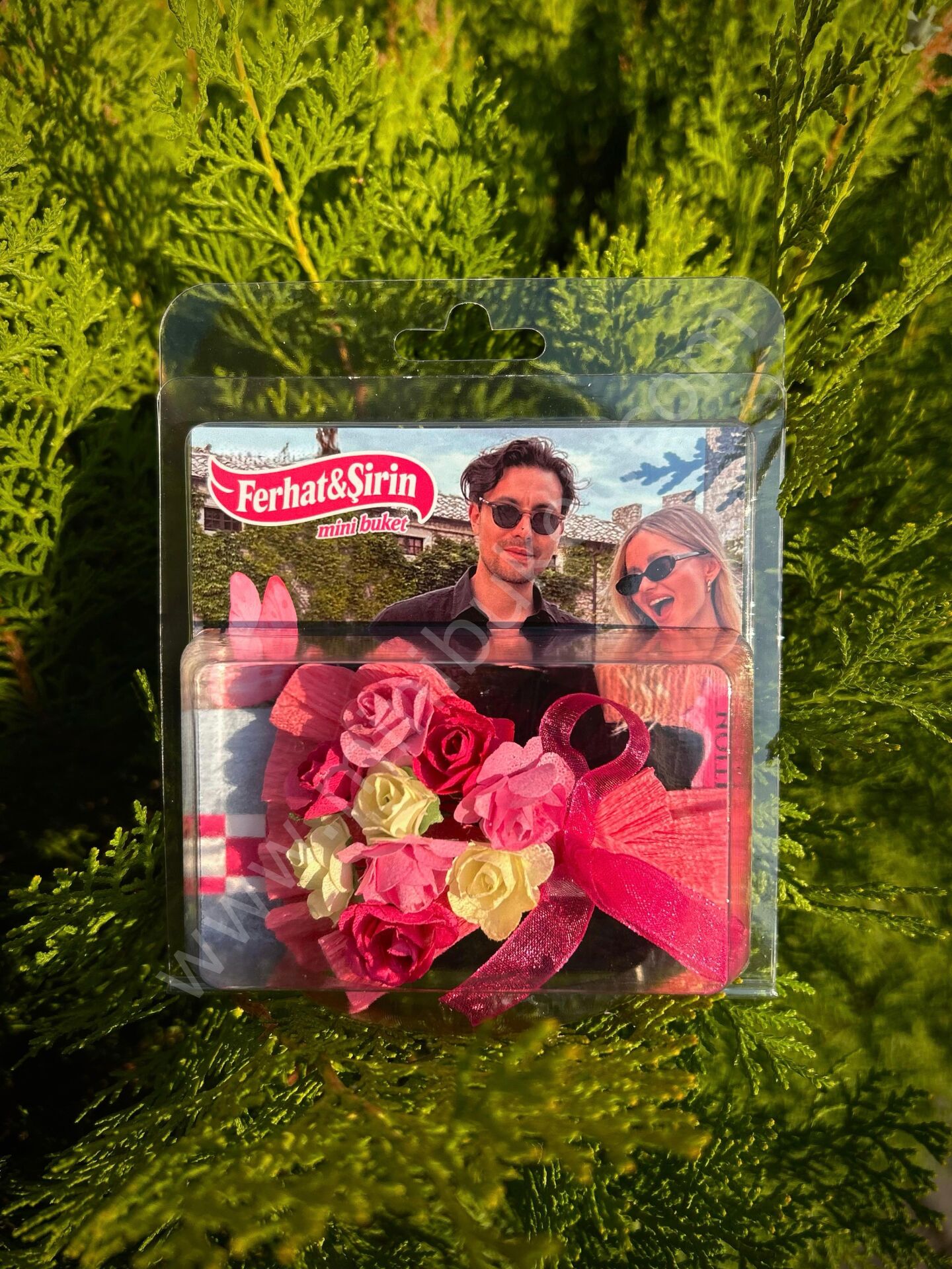 Kişiye Özel Tasarım Fotoğraflı Love Flowers Çiçek Buketi