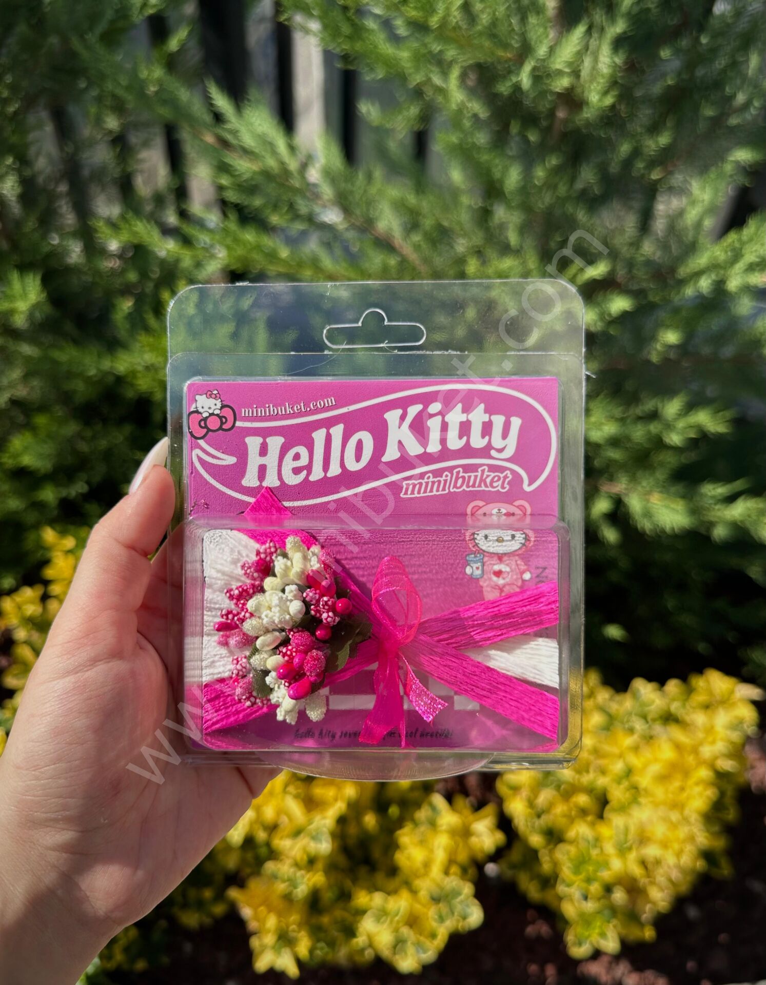 Hello Kitty Love Flowers Çiçek Buketi