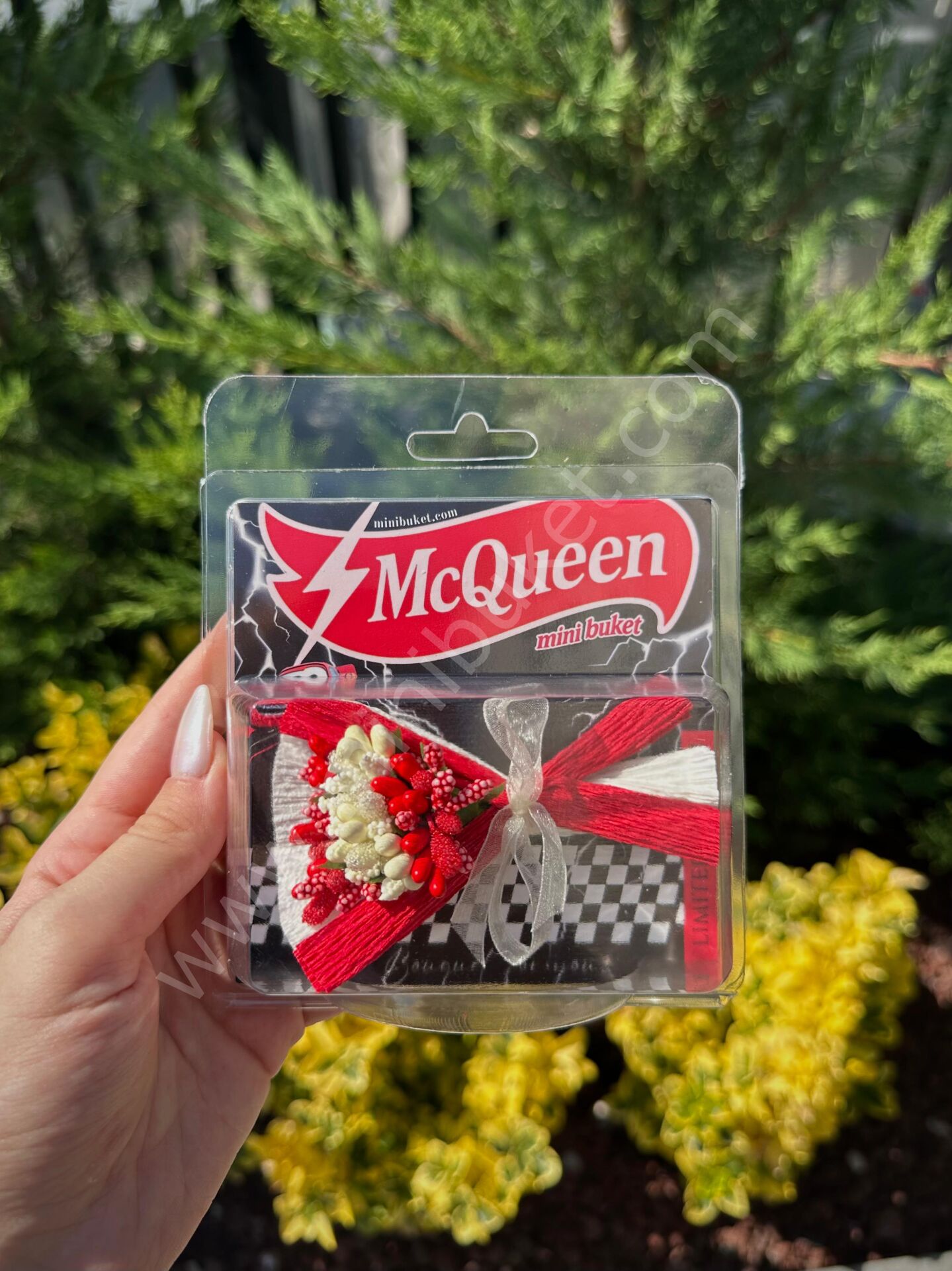Şimşek McQueen Love Flowers Çiçek Buketi
