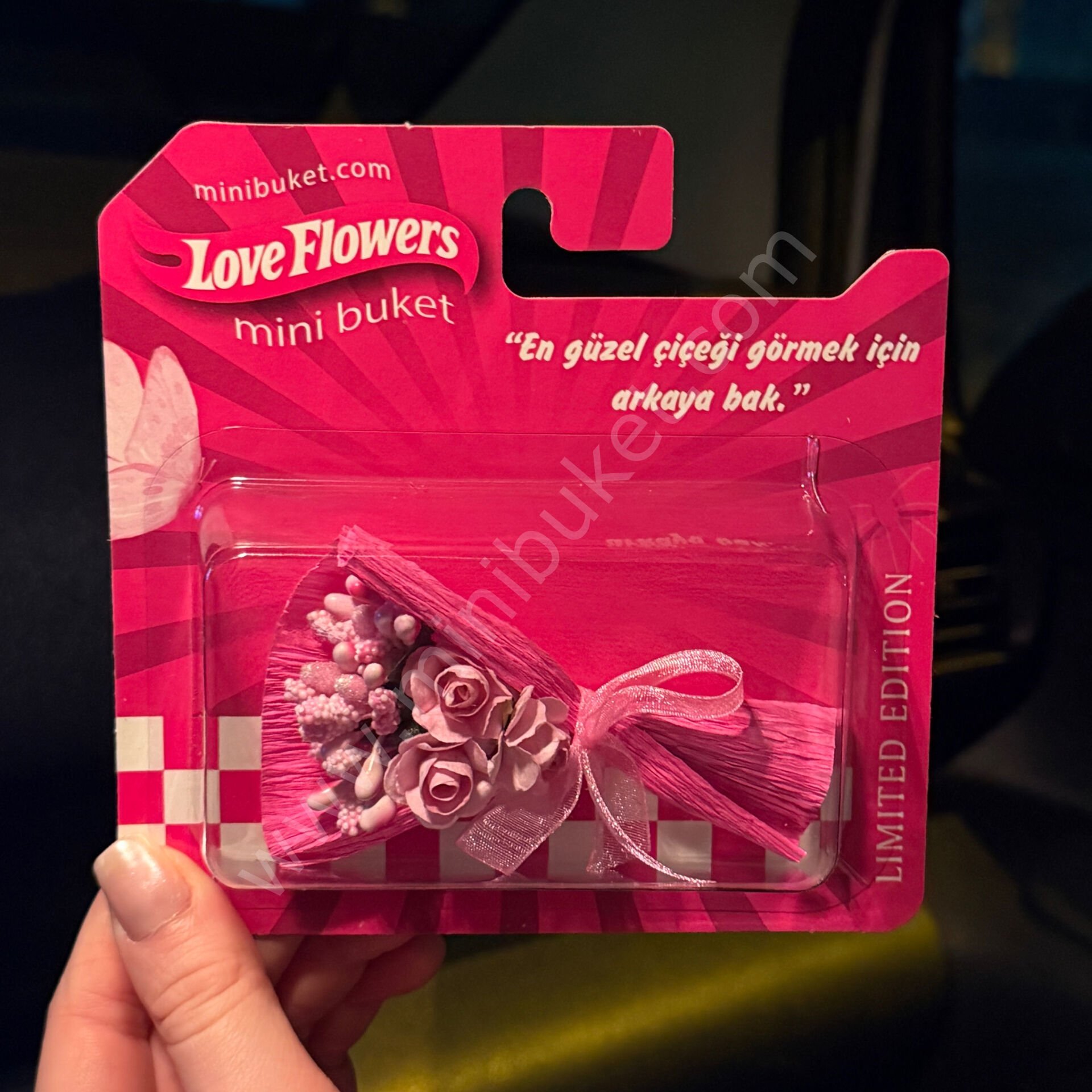 Aynalı Love Flowers Çiçek Buketi, Hot Flowers